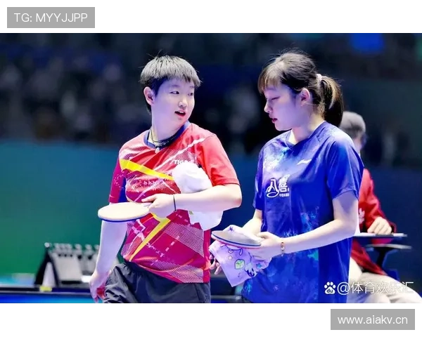 孙颖莎上场前照镜子那一刻，根本不像刚打完全运会的孩子啊！