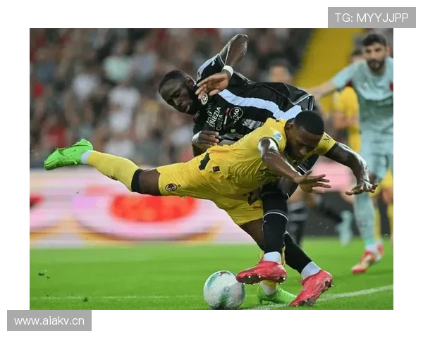 AC米兰中场功能分配失衡，节奏问题已对球队攻防转换造成影响